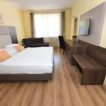 Jade Hotel-ezuesthid Hotell