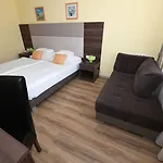 Hotell Jade Hotel-ezuesthid