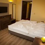 Jade Hotel-ezuesthid Hotell 4*