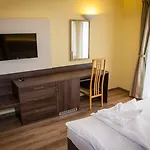 Hotell Jade Hotel-ezuesthid 4*