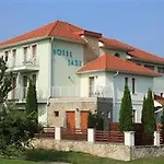Jade Hotel-ezüsthíd Veszprém