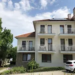 Jade Hotel-ezuesthid Hotell 4*