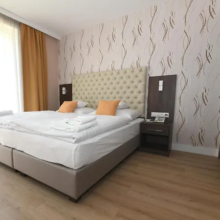 Jade Hotel-ezuesthid Hotell Veszprém
