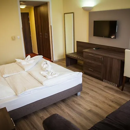 Hotell Jade Hotel-ezuesthid 4*