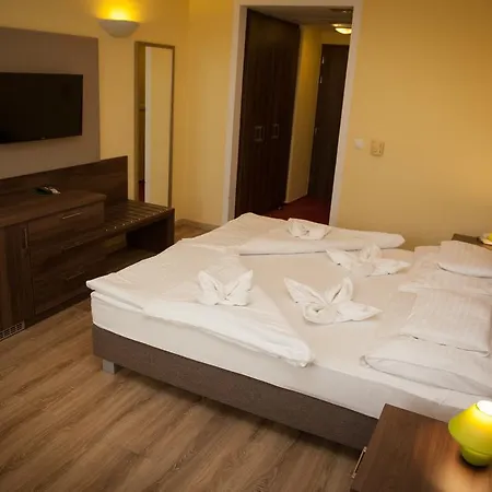 Jade Hotel-ezuesthid Hotell 4*