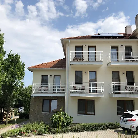 Jade Hotel-ezuesthid Hotell 4*