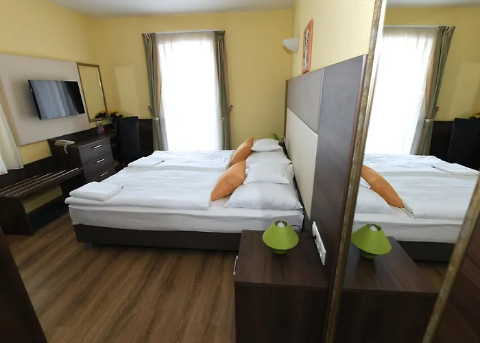 Jade Hotel-ezüsthíd Veszprém