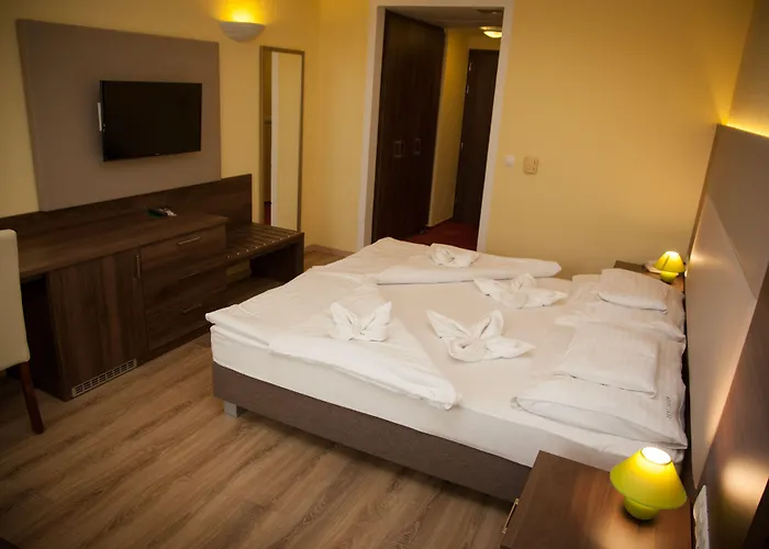 Jade Hotel-ezuesthid ホテル 4*