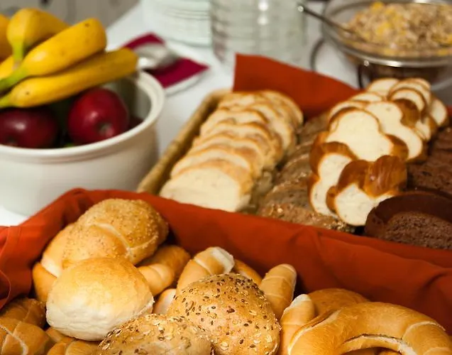 Jade Hotel-ezuesthid ホテル 4*